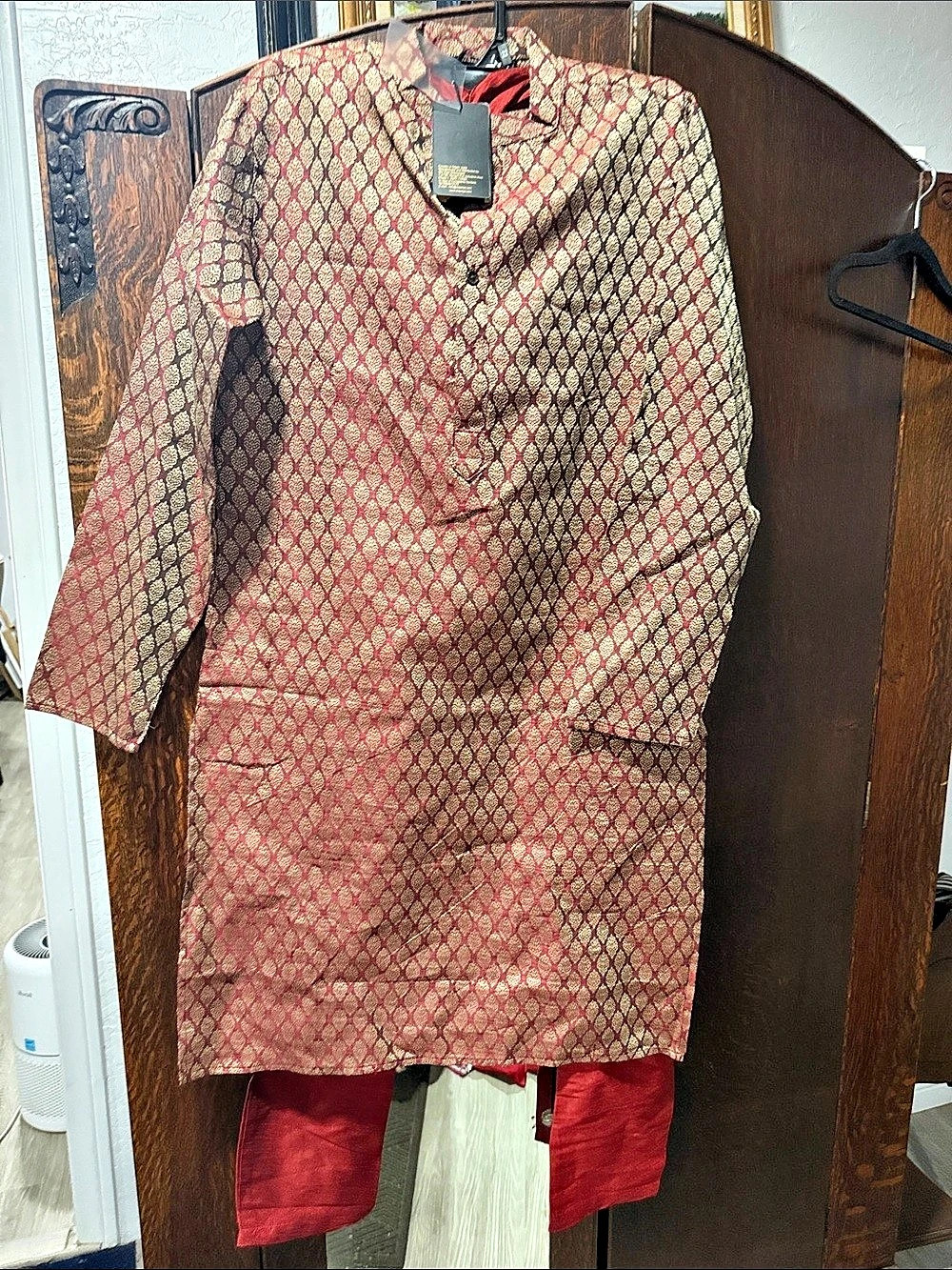 Traditional Indian Outfit Set in Red & Yellow Like New Womans and Mens set. Sarr